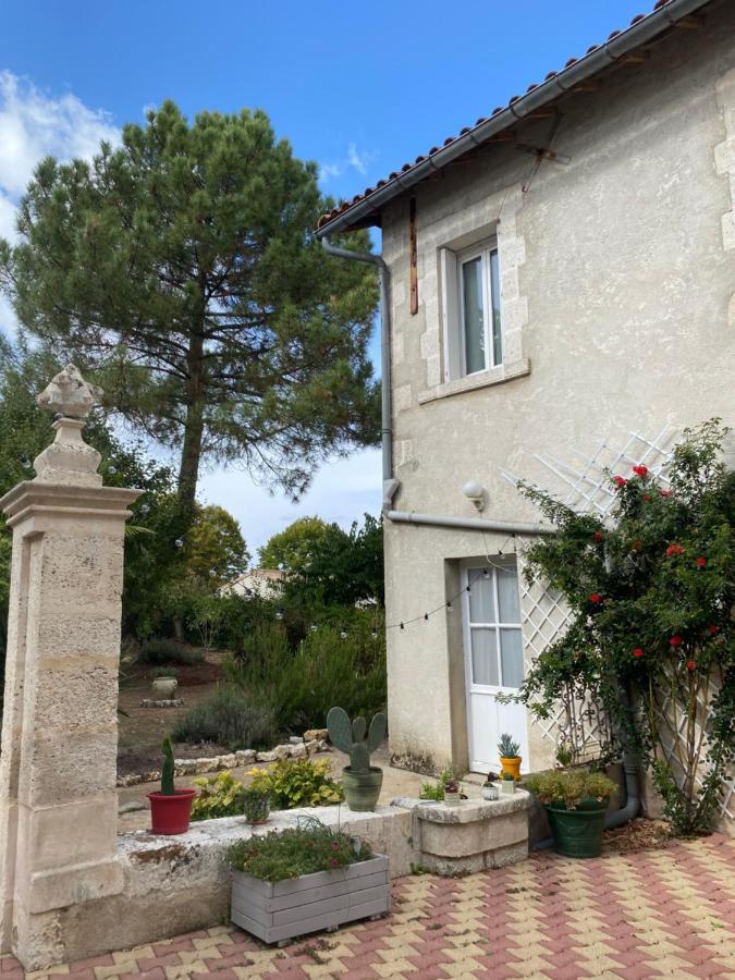 Logis De Fornel Bed & Breakfast La Rochefoucauld Exterior photo